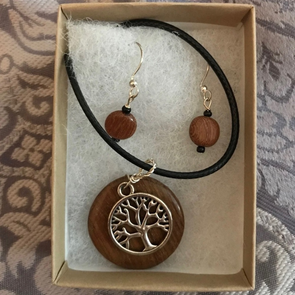 Tree of life Necklace & Earrings Set New in box